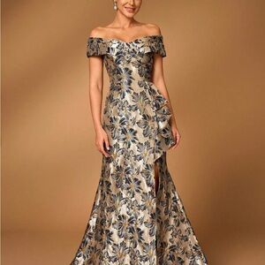 Elegant maxi mermaid slit floral dress